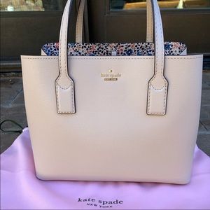 ✨Like new Kate Spade Hadley Road Dina bag ✨